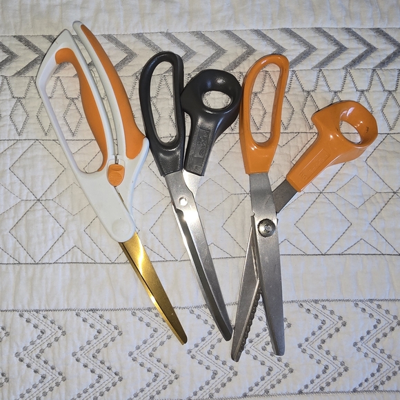 3 Pairs Fiskars Scissors Pinking, Razor Edged And Titanium. EUC - Picture 5 of 5